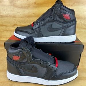Nike Air Jordan 1 Retro High OG Satin Black